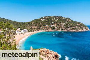 Descubre Ibiza con estilo: rutas exclusivas para nuestros clientes