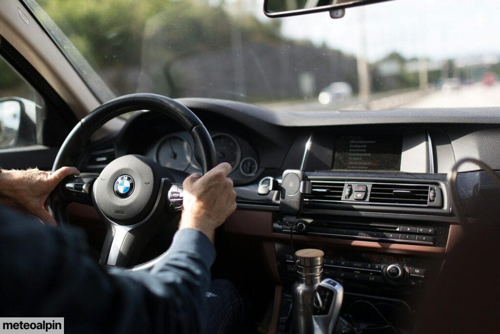 Descubre Ibiza con estilo: rutas exclusivas